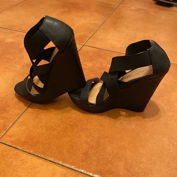 Chinese Laundry strappy wedges 5" platforms. Sexy, comfortable. Great Condition - Picture 7 of 8